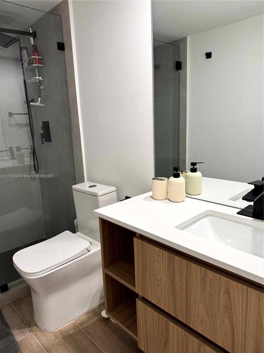 Small Image of 520 BRICKELL KEY DR #A913, Miami Number 42