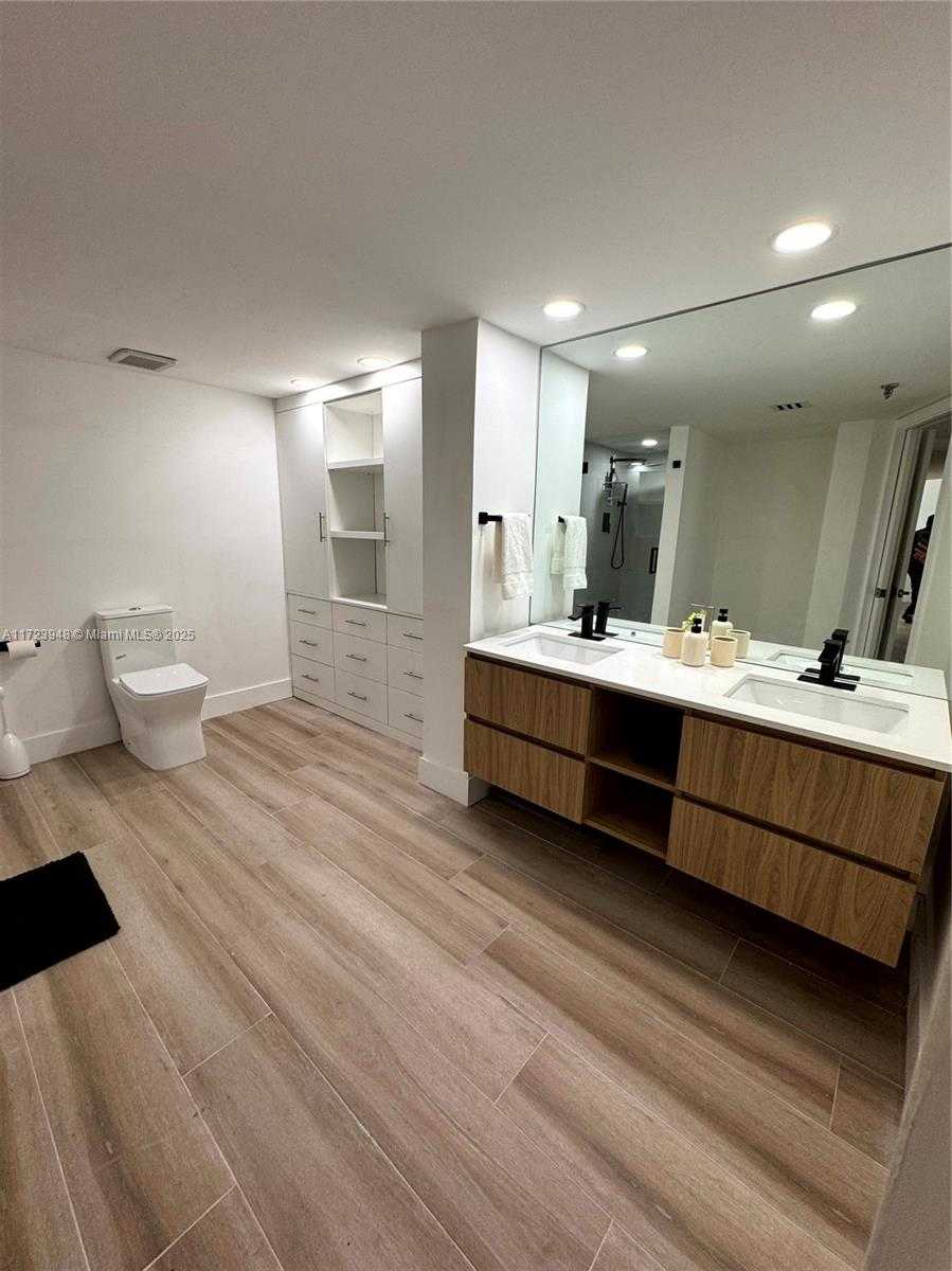 Small Image of 520 BRICKELL KEY DR #A913, Miami Number 44