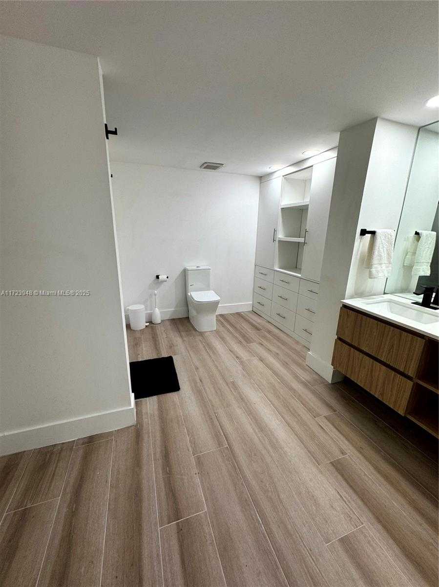 Small Image of 520 BRICKELL KEY DR #A913, Miami Number 45