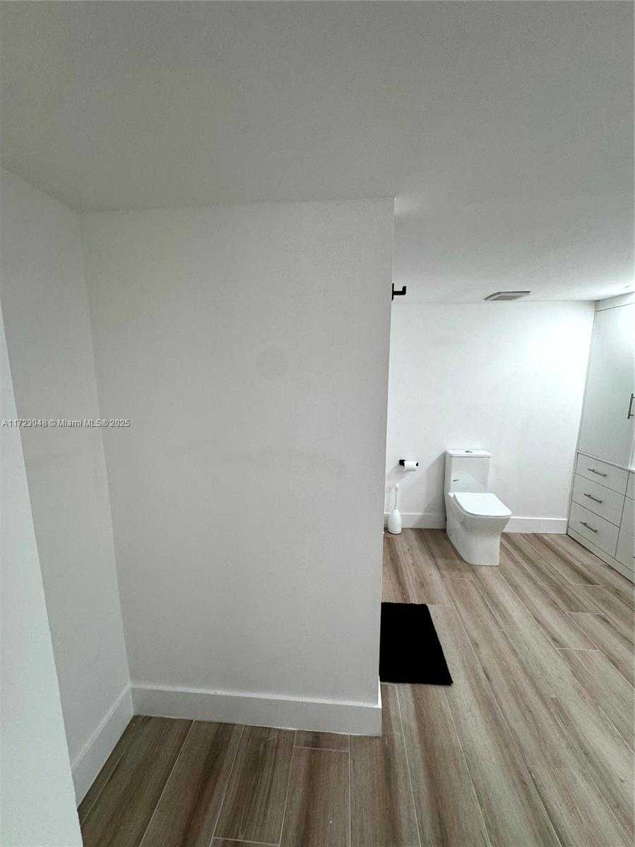 Small Image of 520 BRICKELL KEY DR #A913, Miami Number 51