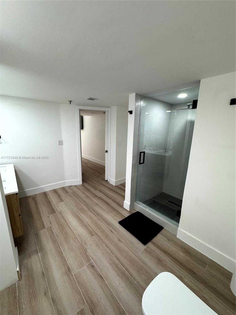 Small Image of 520 BRICKELL KEY DR #A913, Miami Number 52