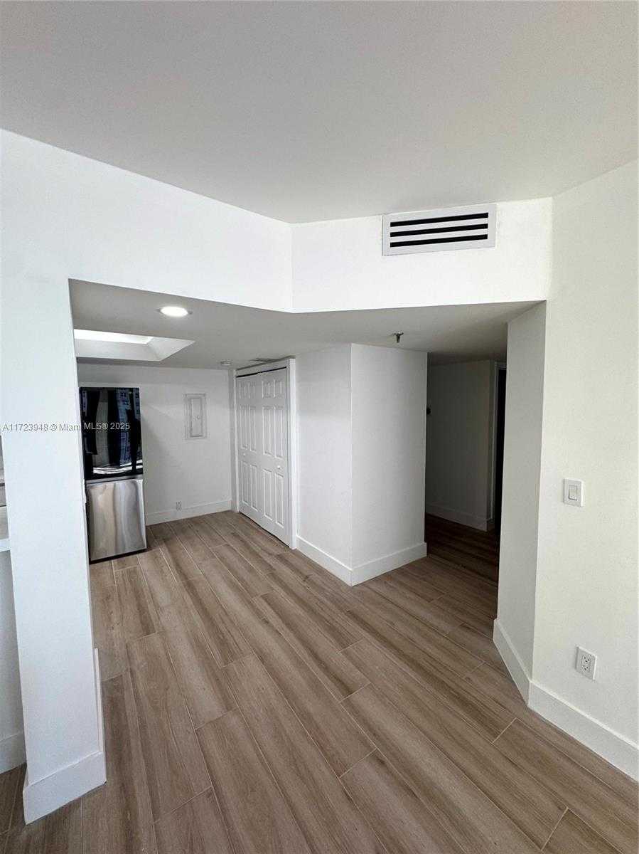Small Image of 520 BRICKELL KEY DR #A913, Miami Number 56