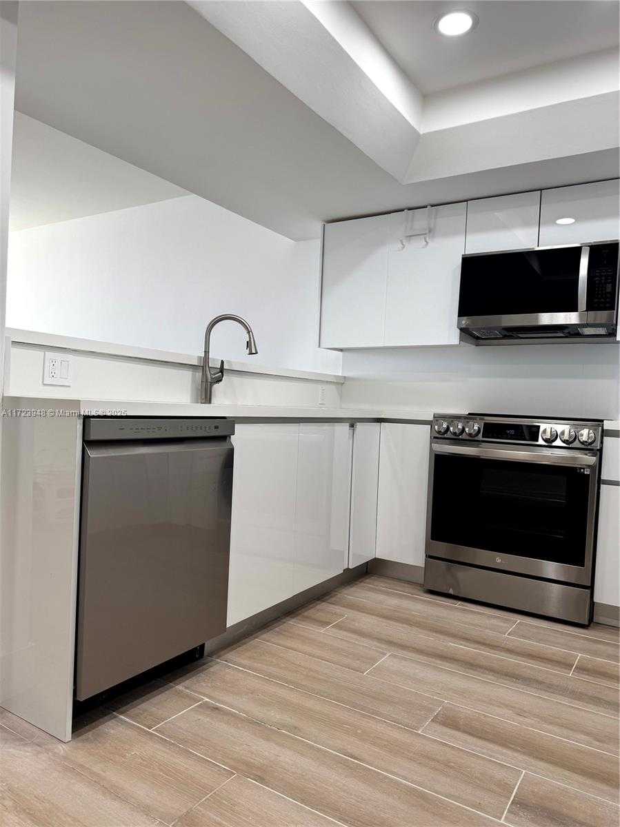 Small Image of 520 BRICKELL KEY DR #A913, Miami Number 6