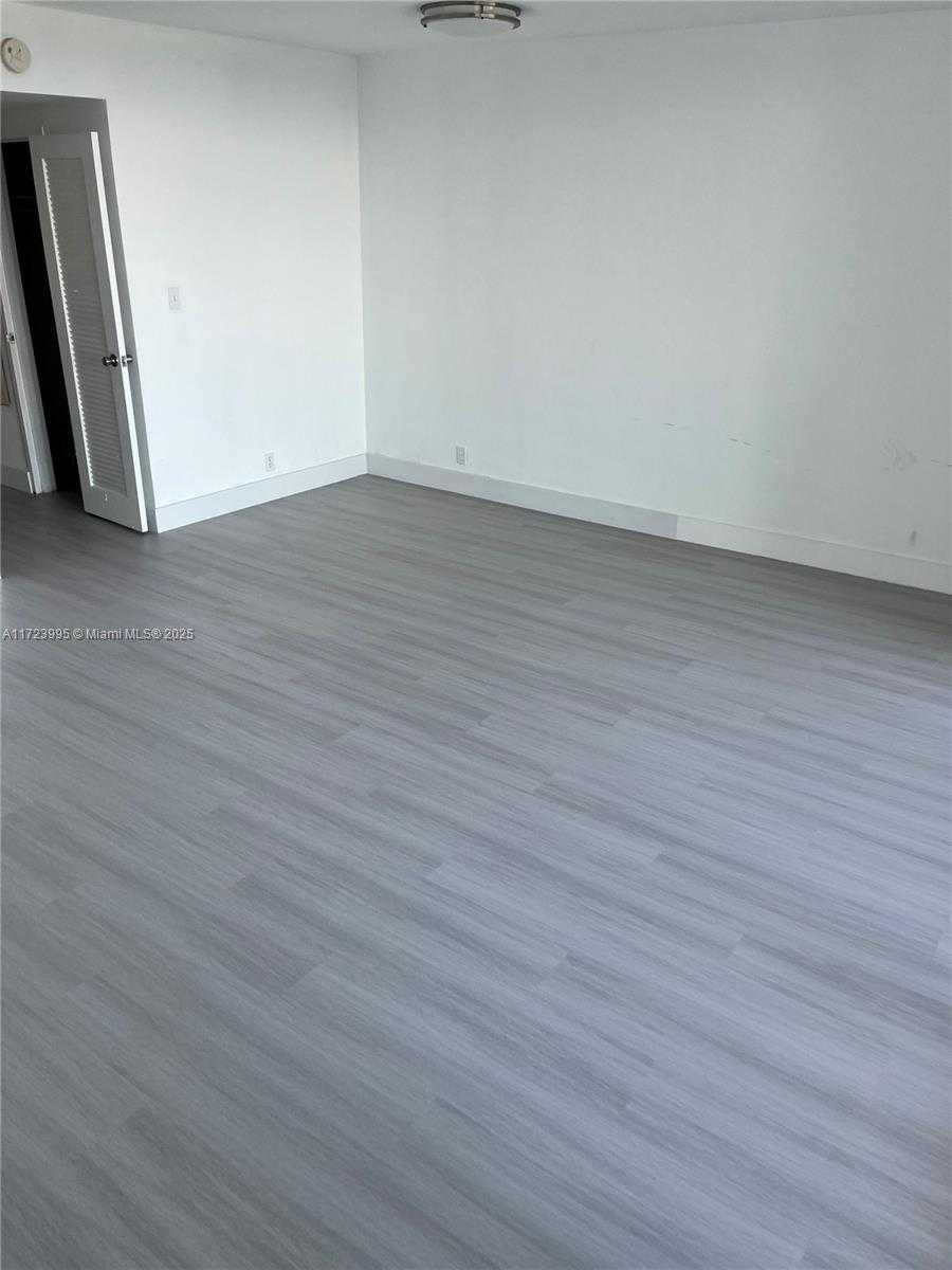 Small Image of 1000 WEST AVE #1006, Miami Beach Number 2