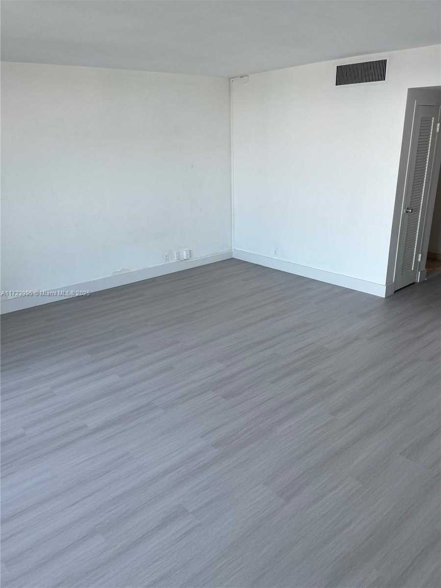 Small Image of 1000 WEST AVE #1006, Miami Beach Number 3