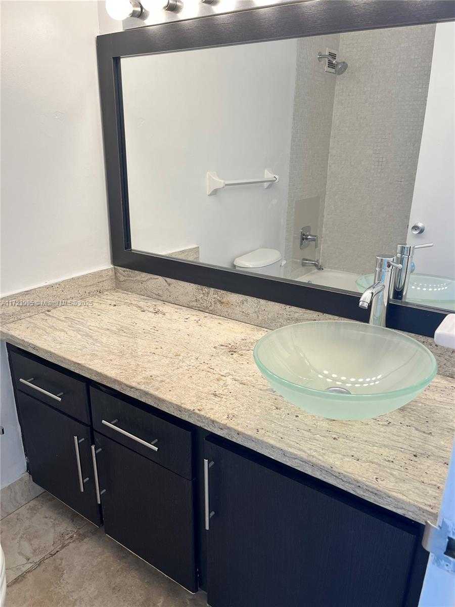 Small Image of 1000 WEST AVE #1006, Miami Beach Number 6