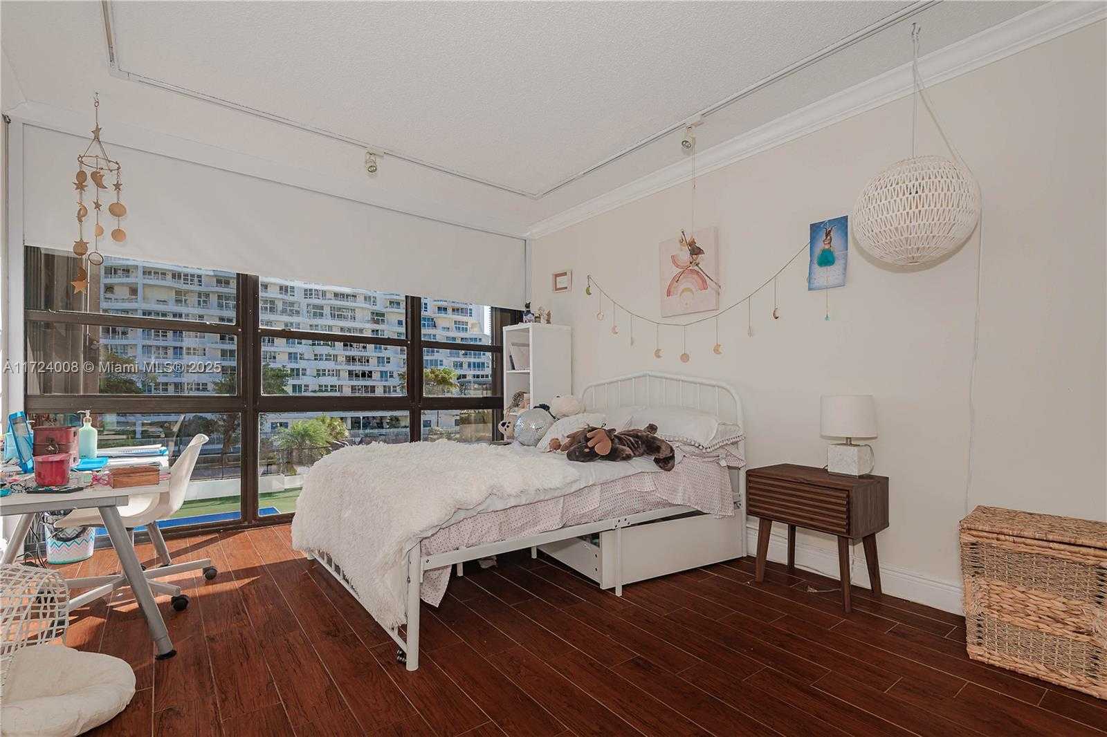 Small Image of 600 NORTH EAST 36TH ST #304, Miami Number 16