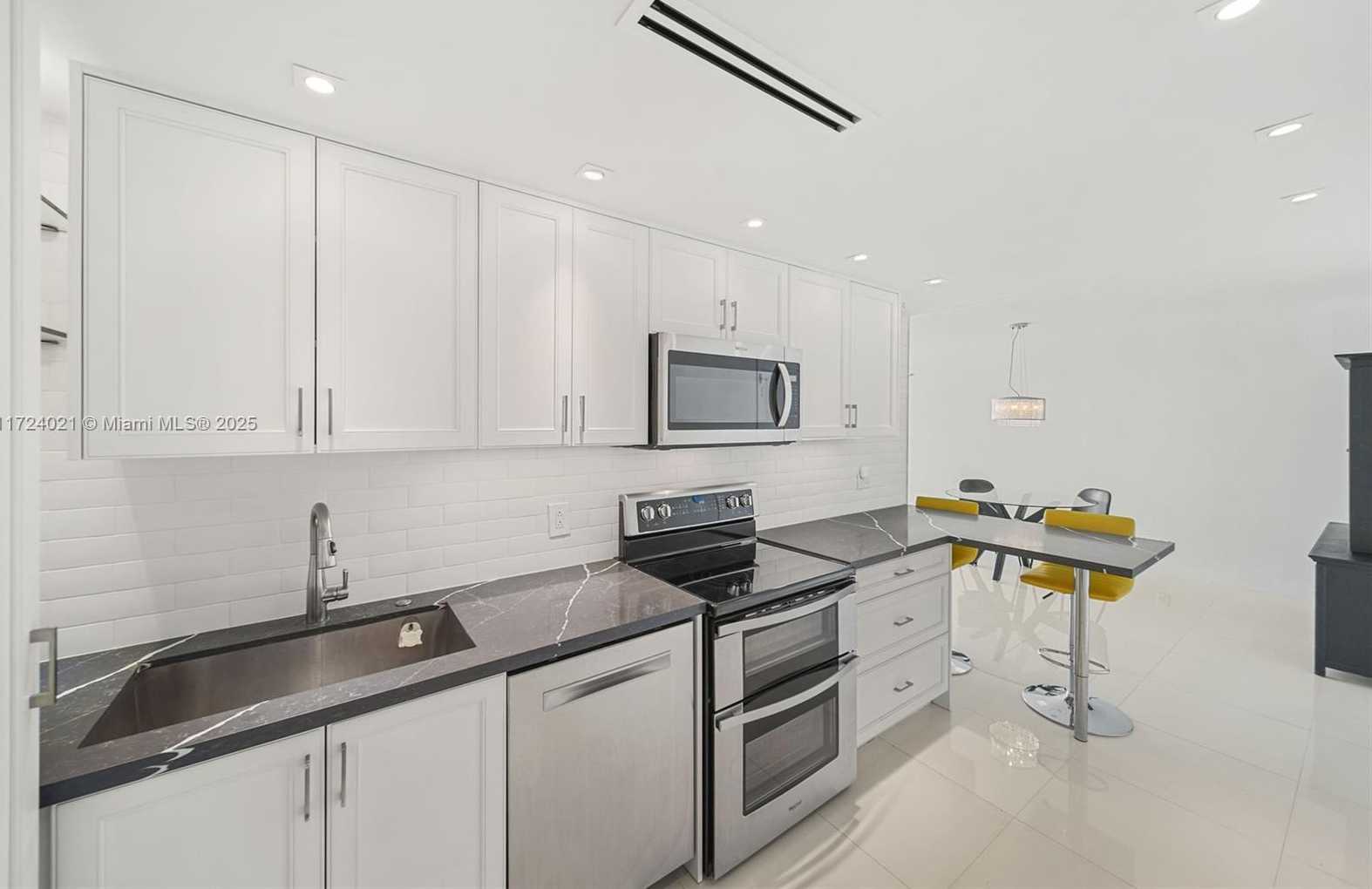 Small Image of 6770 INDIAN CREEK DR #6L, Miami Beach Number 3