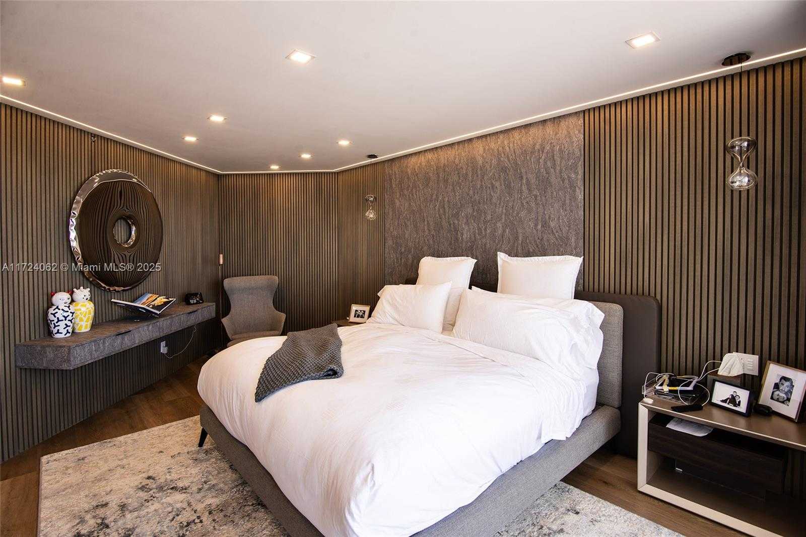 Small Image of 2000 ISLAND BLVD #2507, Aventura Number 13