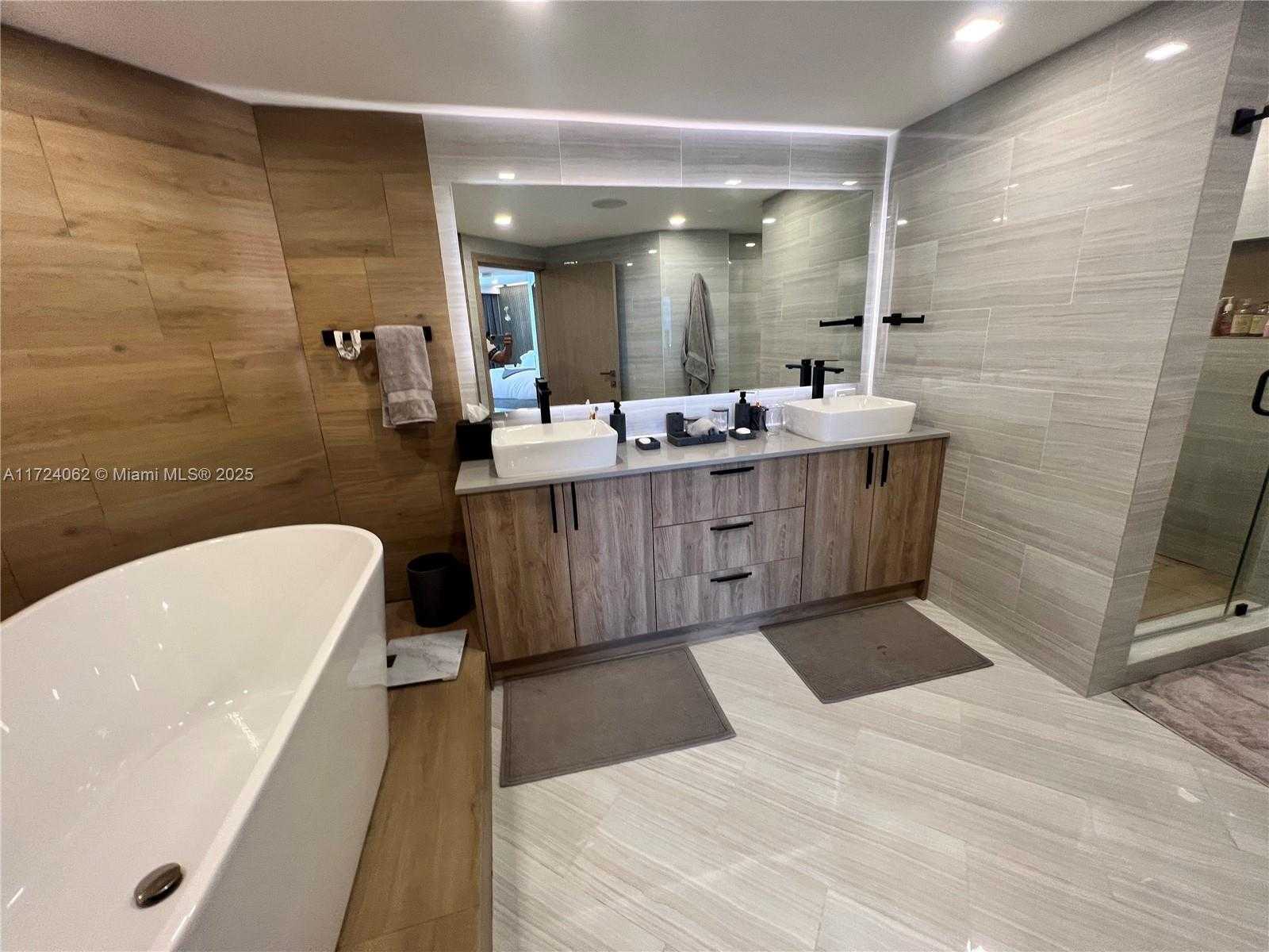 Small Image of 2000 ISLAND BLVD #2507, Aventura Number 18
