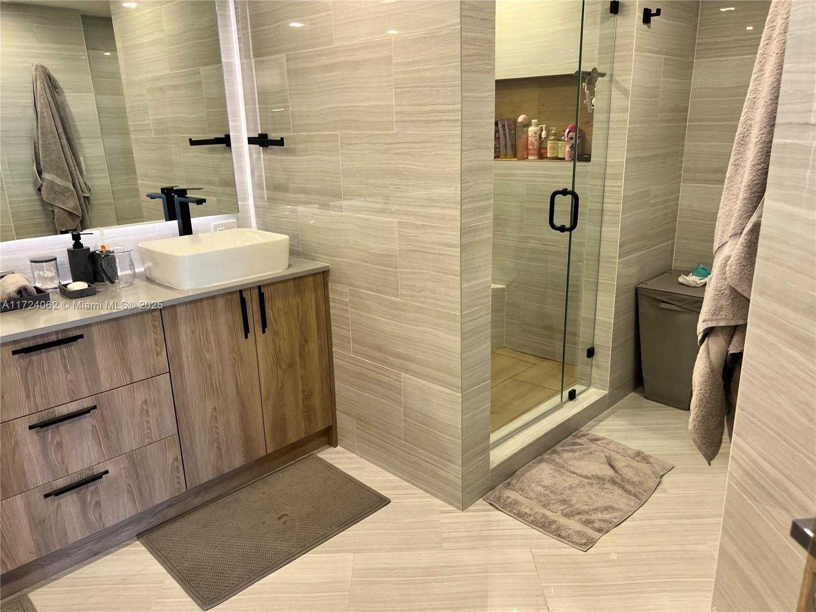Small Image of 2000 ISLAND BLVD #2507, Aventura Number 19