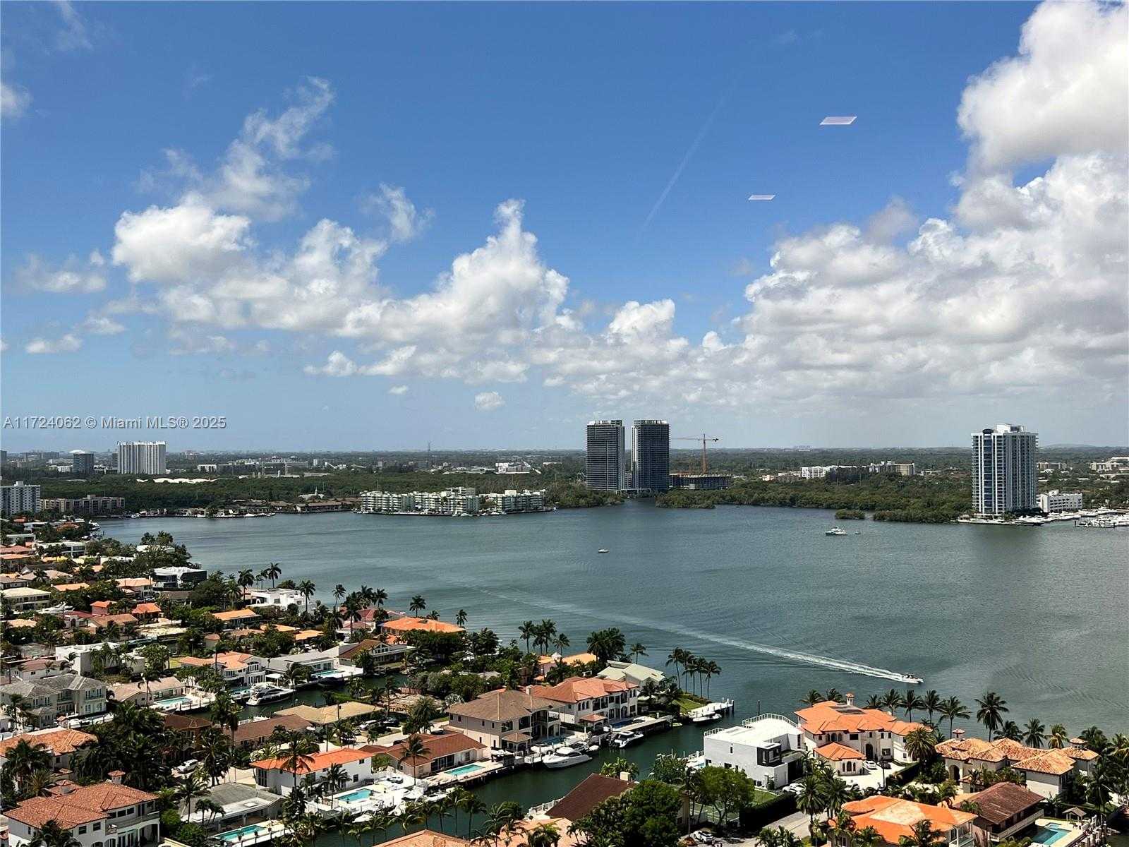 Small Image of 2000 ISLAND BLVD #2507, Aventura Number 2