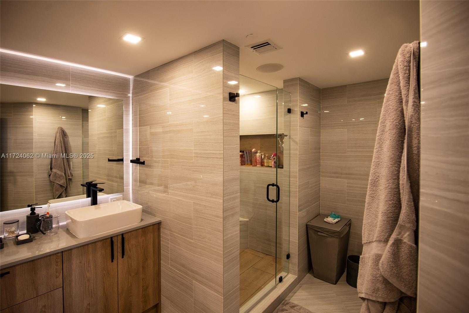 Small Image of 2000 ISLAND BLVD #2507, Aventura Number 20