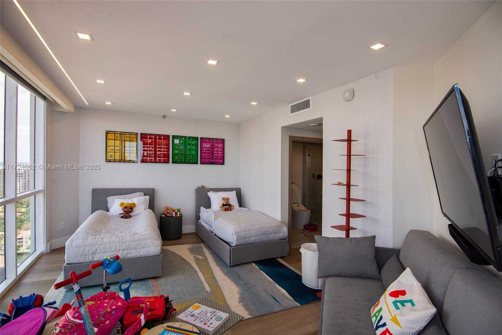 Small Image of 2000 ISLAND BLVD #2507, Aventura Number 21