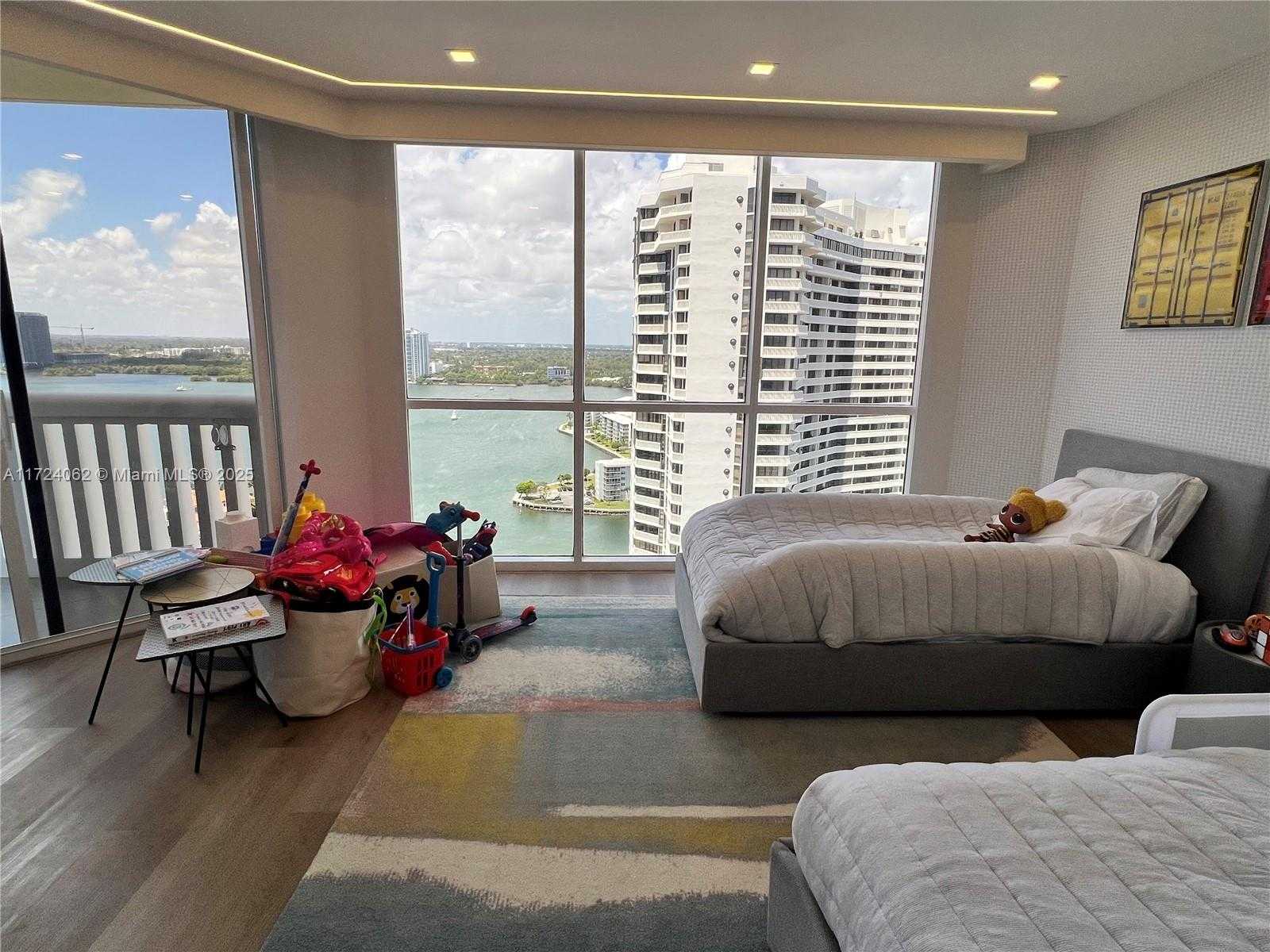 Small Image of 2000 ISLAND BLVD #2507, Aventura Number 23