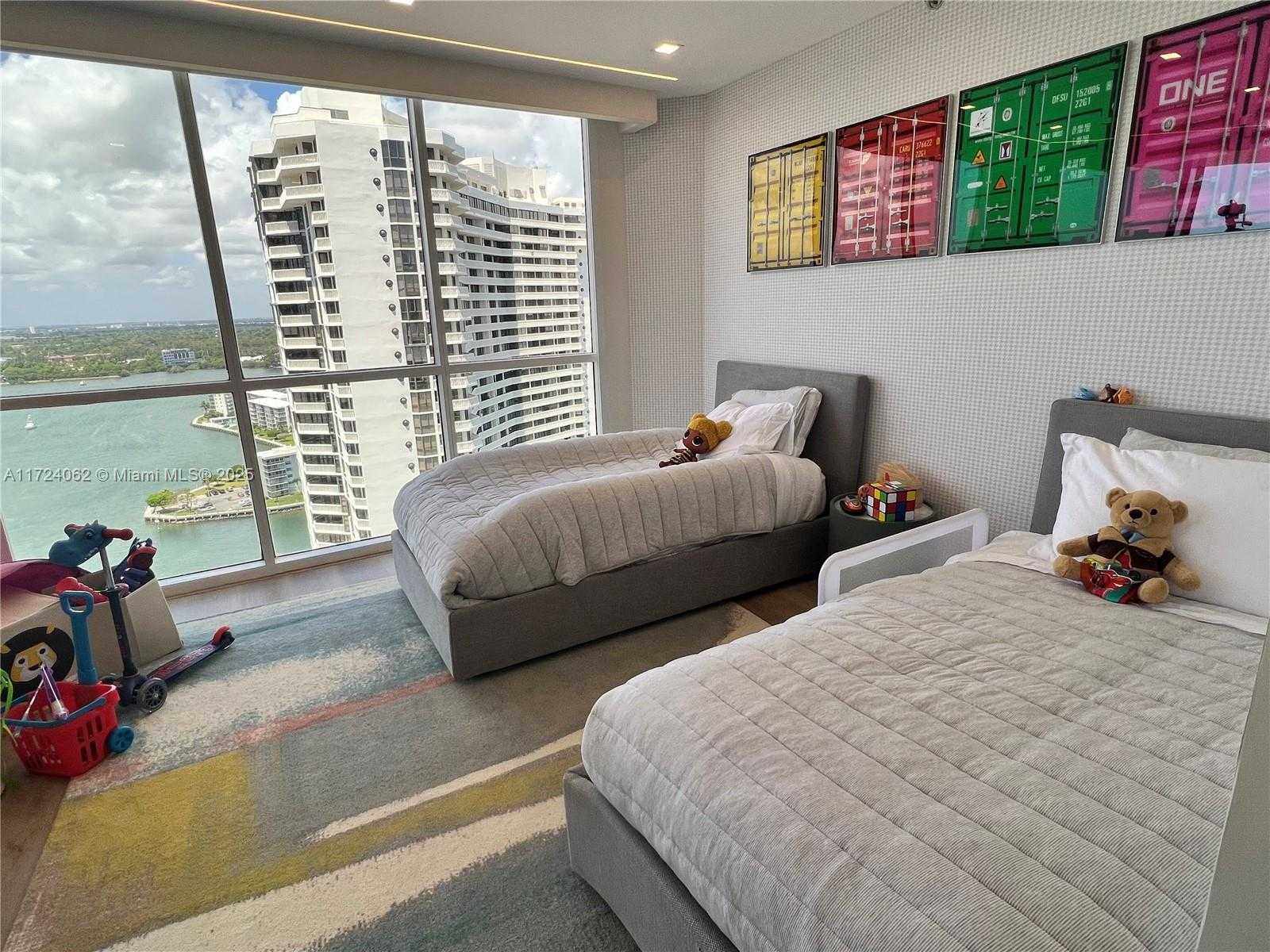 Small Image of 2000 ISLAND BLVD #2507, Aventura Number 25