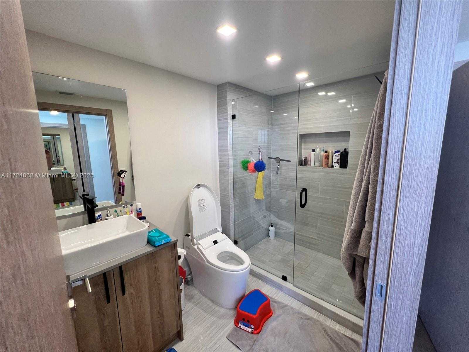 Small Image of 2000 ISLAND BLVD #2507, Aventura Number 26