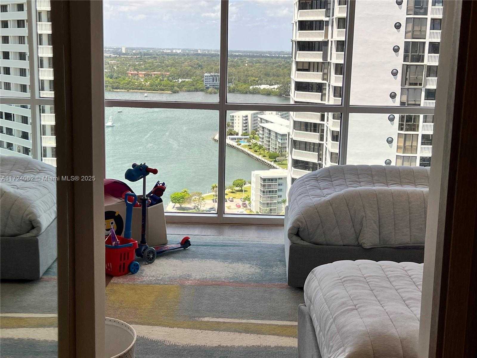 Small Image of 2000 ISLAND BLVD #2507, Aventura Number 27