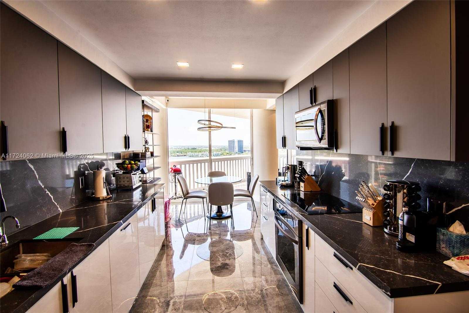 Small Image of 2000 ISLAND BLVD #2507, Aventura Number 31