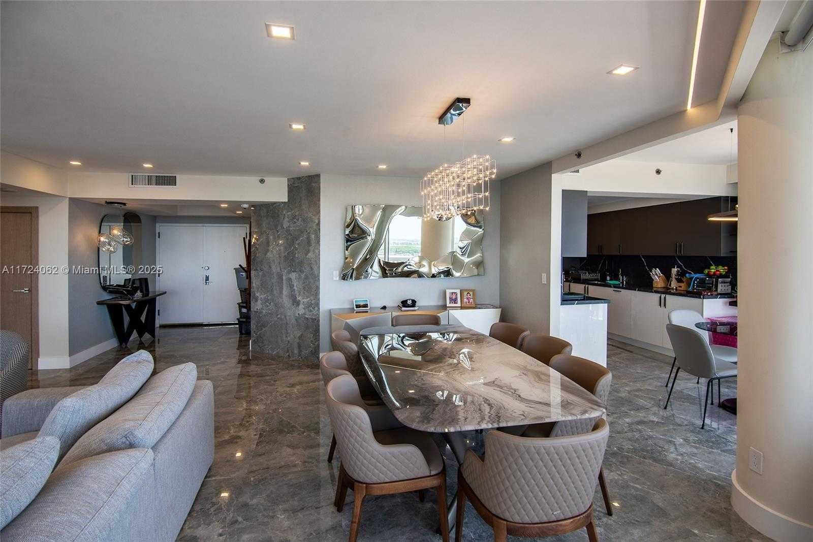 Small Image of 2000 ISLAND BLVD #2507, Aventura Number 32