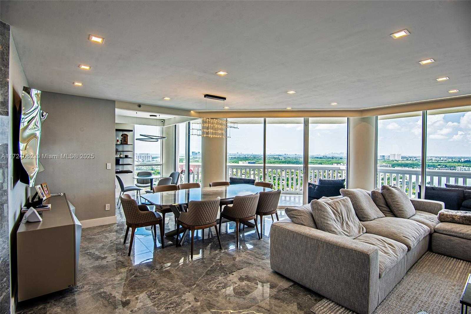 Small Image of 2000 ISLAND BLVD #2507, Aventura Number 34