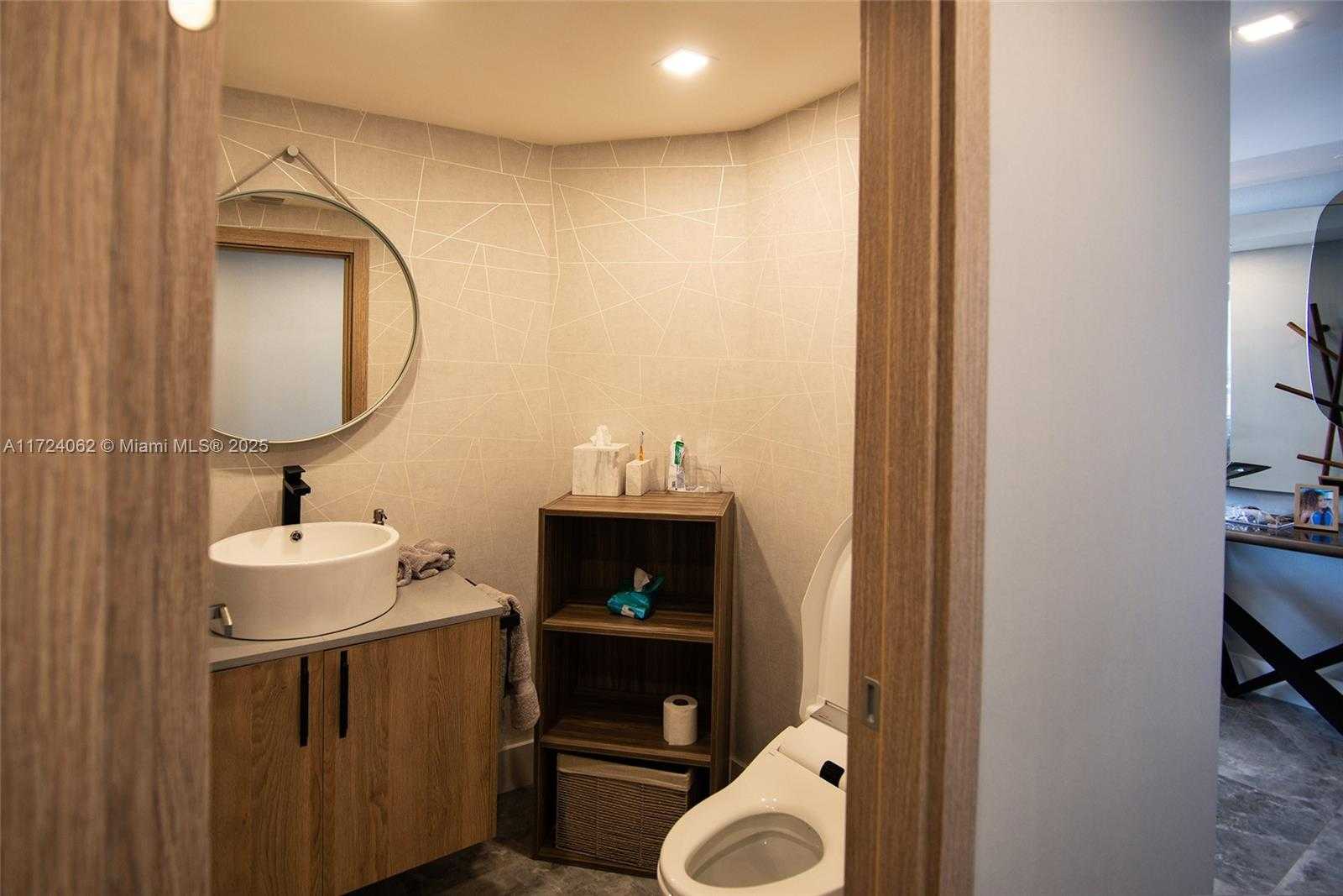 Small Image of 2000 ISLAND BLVD #2507, Aventura Number 36