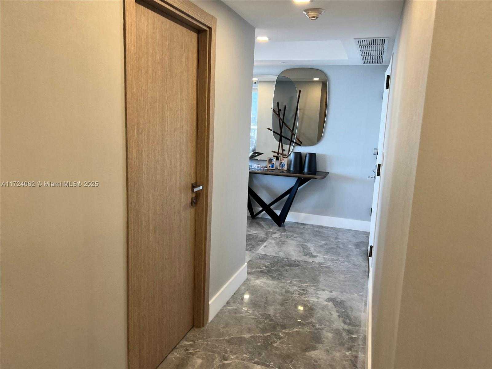 Small Image of 2000 ISLAND BLVD #2507, Aventura Number 38