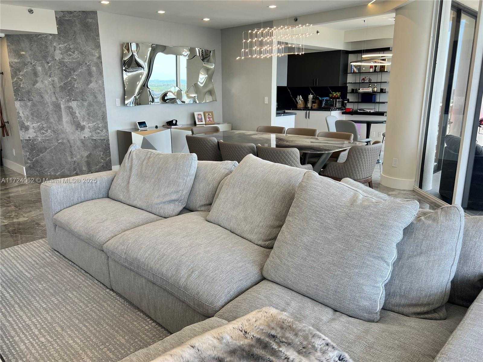 Small Image of 2000 ISLAND BLVD #2507, Aventura Number 43