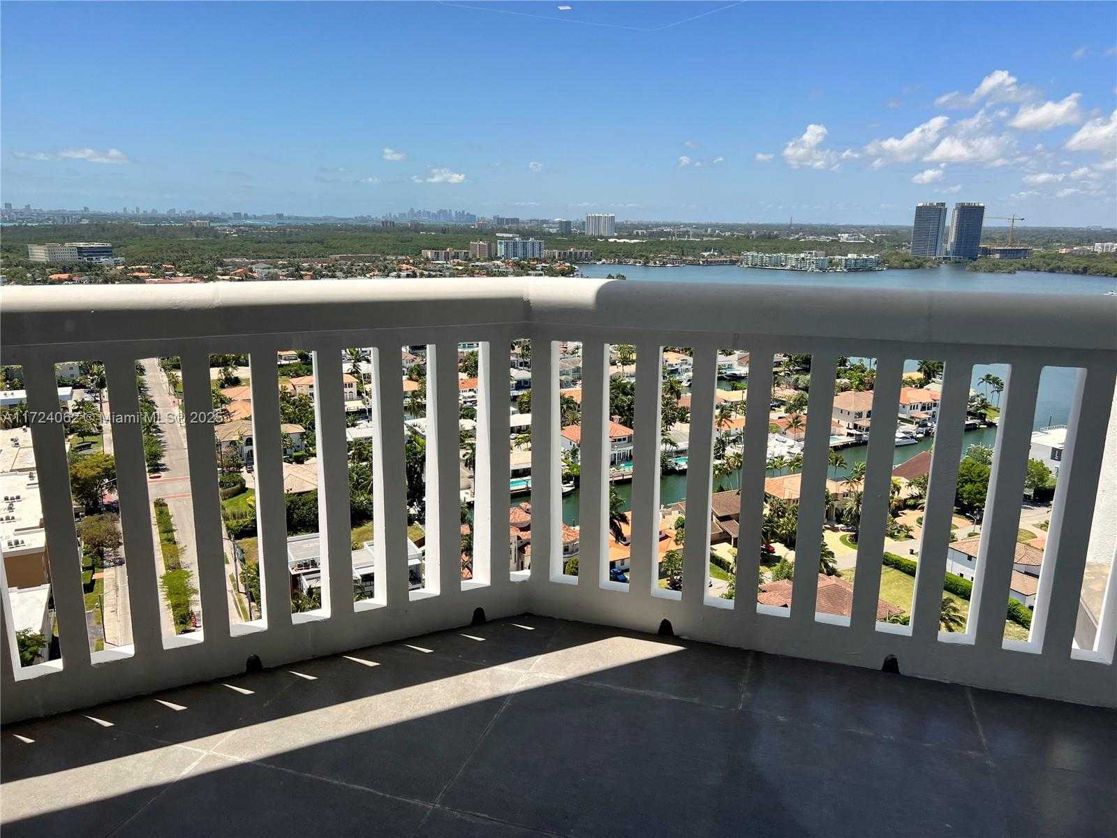 Small Image of 2000 ISLAND BLVD #2507, Aventura Number 6