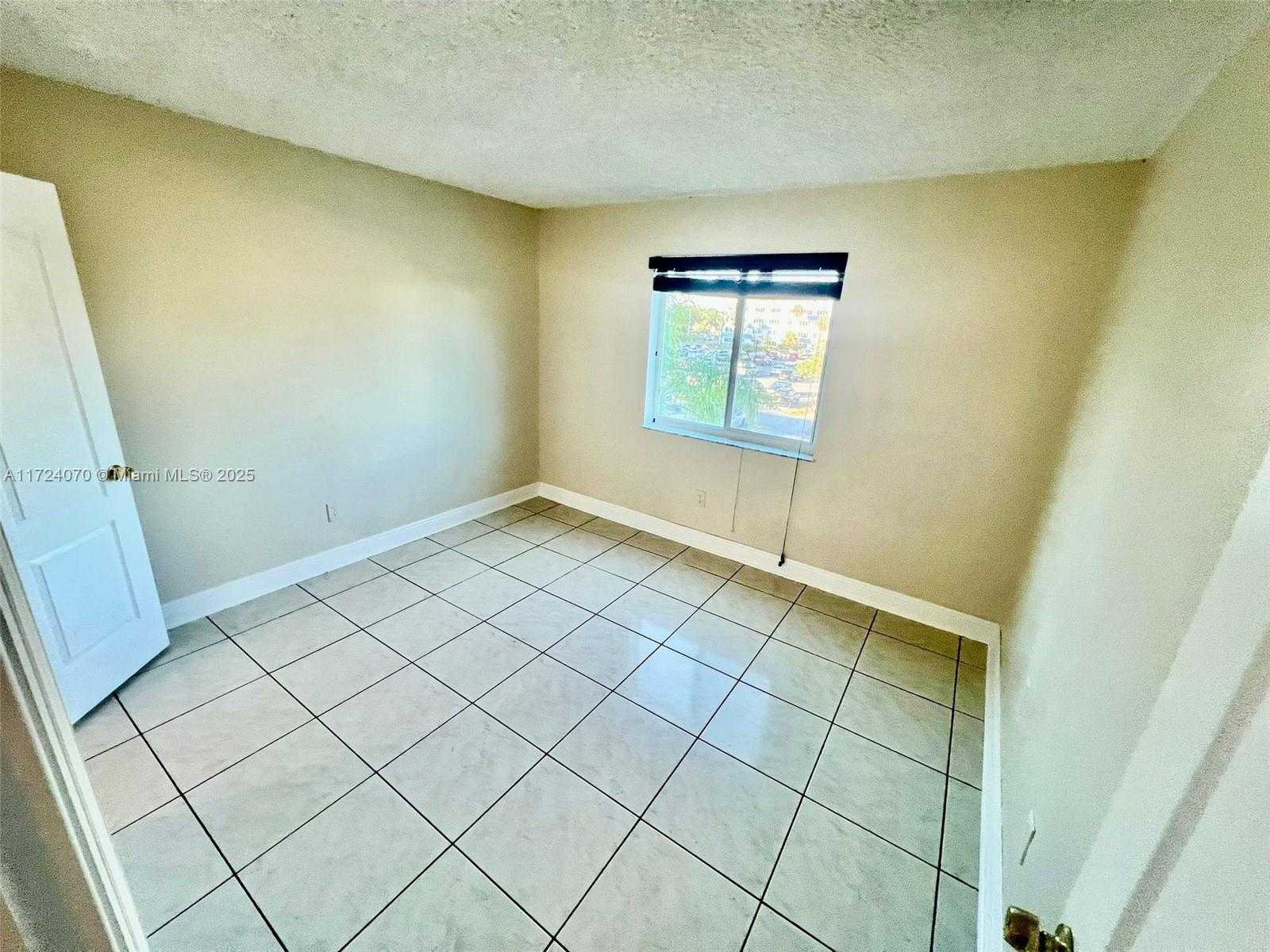Small Image of 14830 NARANJA LAKES BLVD #A3R, Homestead Number 37