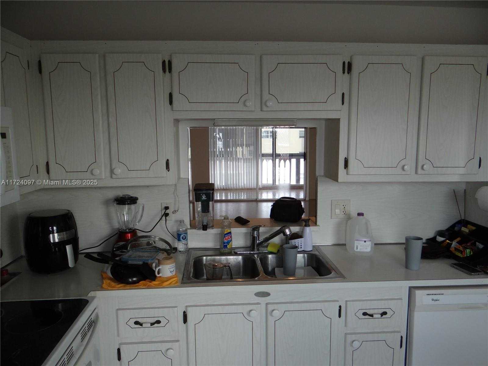 Small Image of 301 #702, Hallandale Beach Number 10