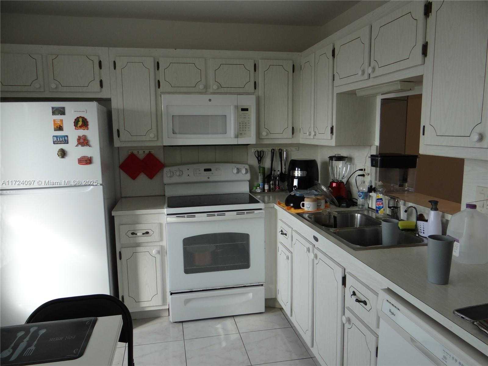 Small Image of 301 #702, Hallandale Beach Number 11