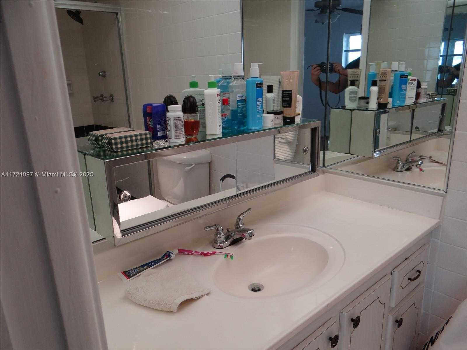 Small Image of 301 #702, Hallandale Beach Number 14
