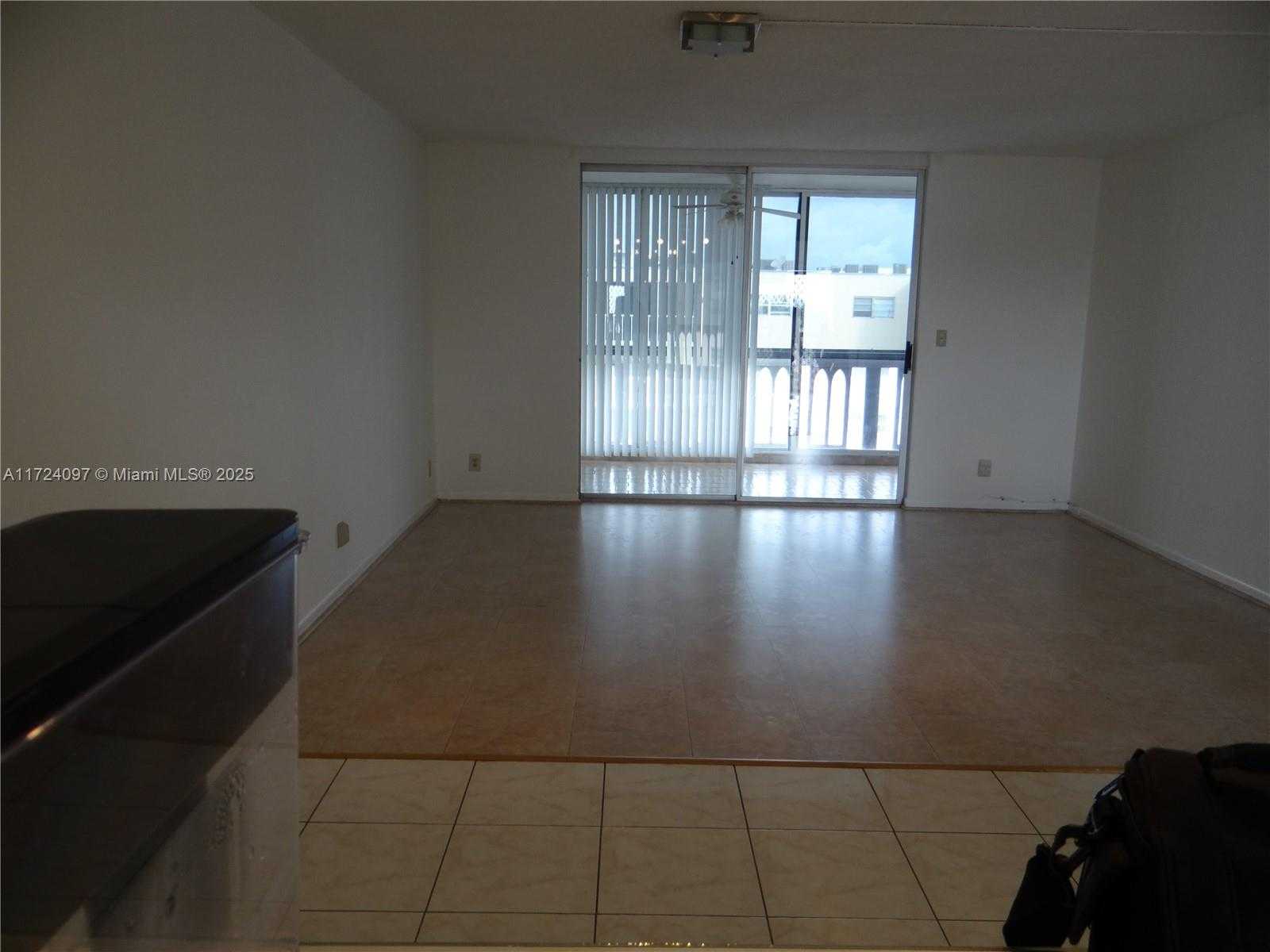 Small Image of 301 #702, Hallandale Beach Number 19