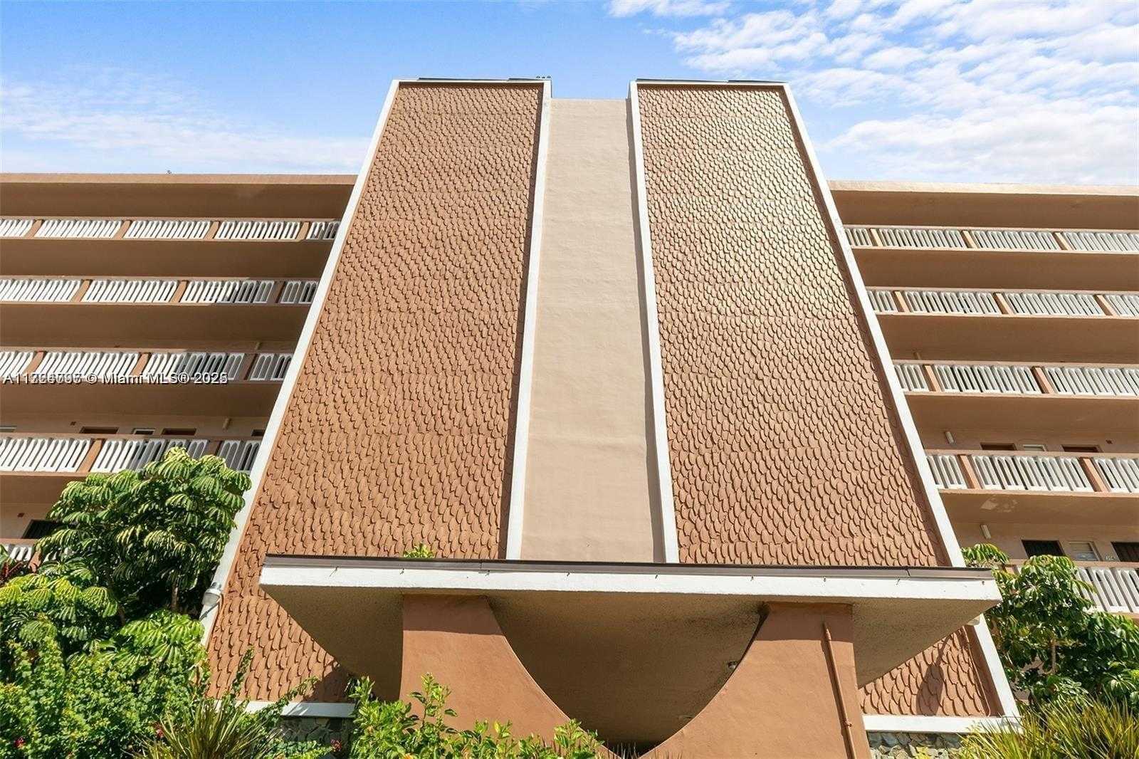 Small Image of 301 #702, Hallandale Beach Number 2