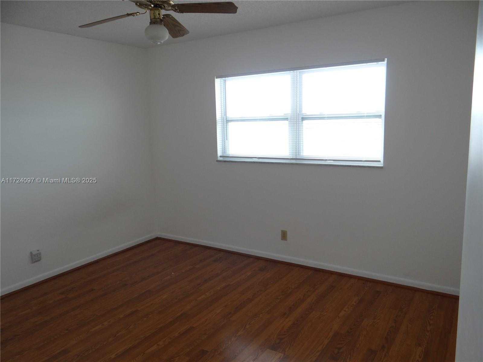 Small Image of 301 #702, Hallandale Beach Number 22