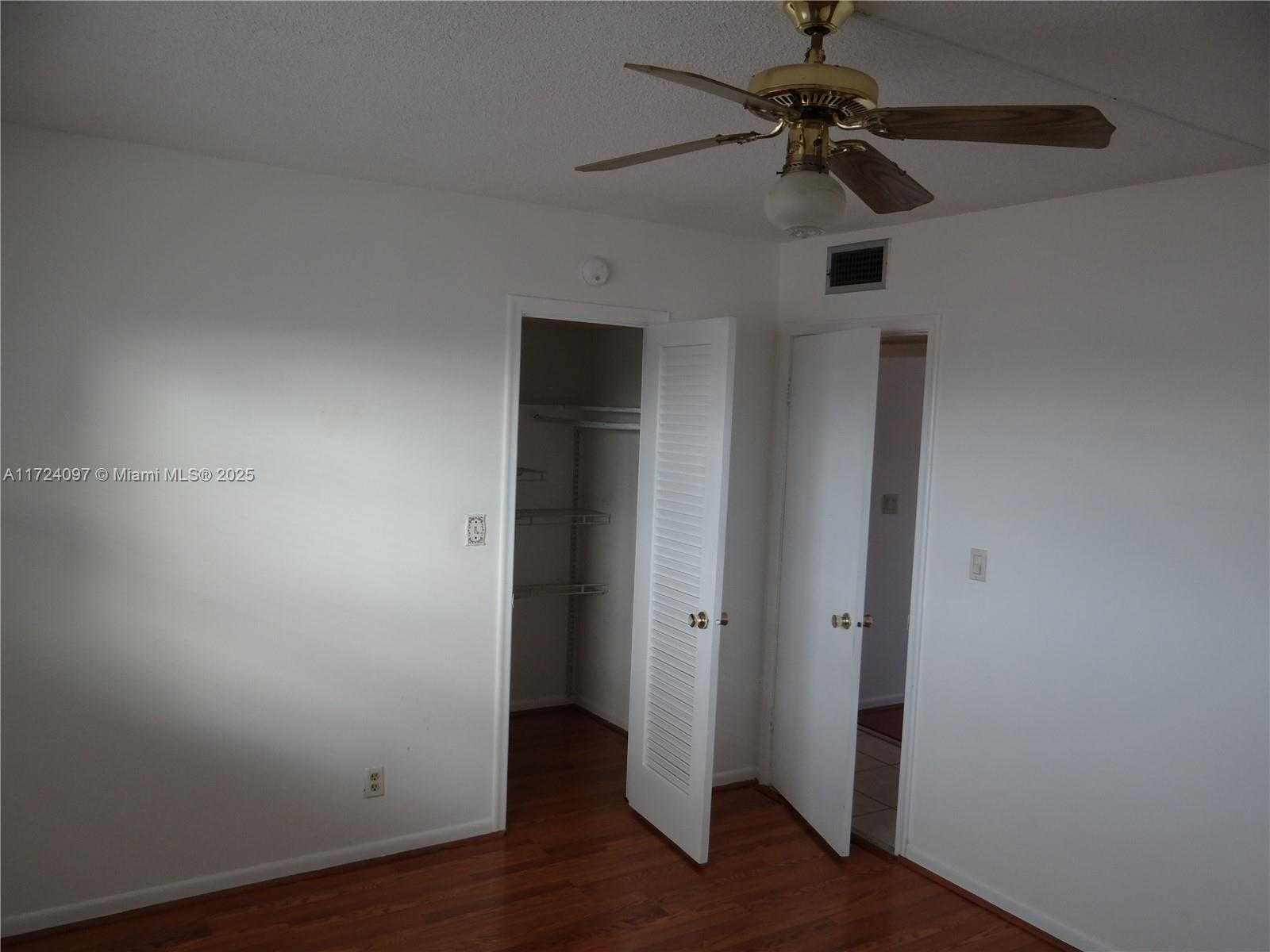 Small Image of 301 #702, Hallandale Beach Number 23