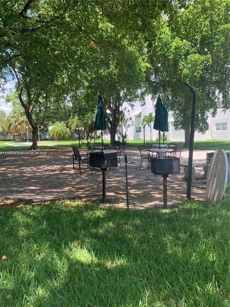 Small Image of 301 #702, Hallandale Beach Number 9
