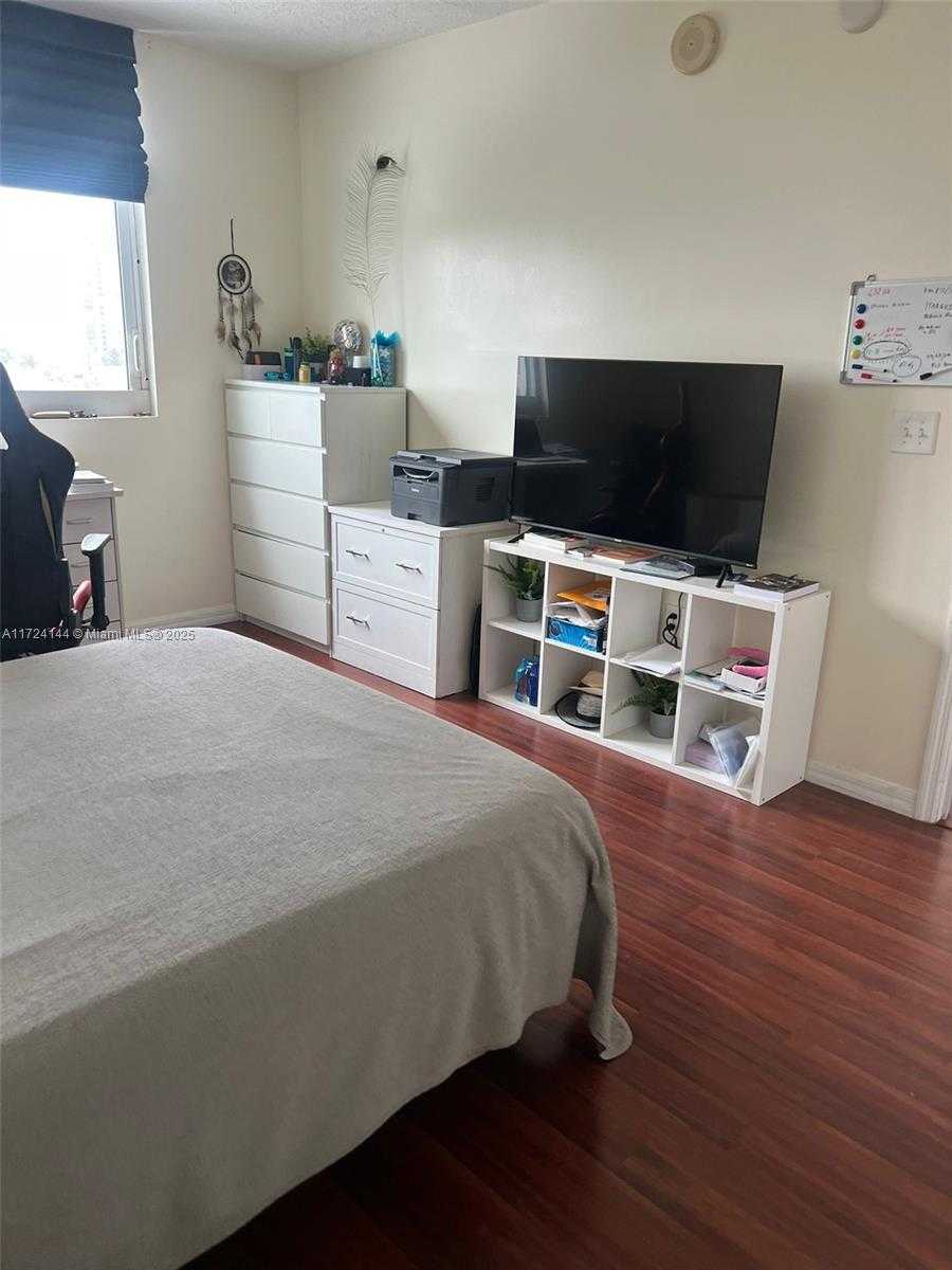 Small Image of 275 NORTH EAST 18TH ST #1110, Miami Number 23