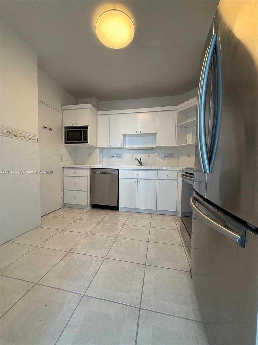 Small Image of 500 BAYVIEW DR #1031, Sunny Isles Beach Number 14
