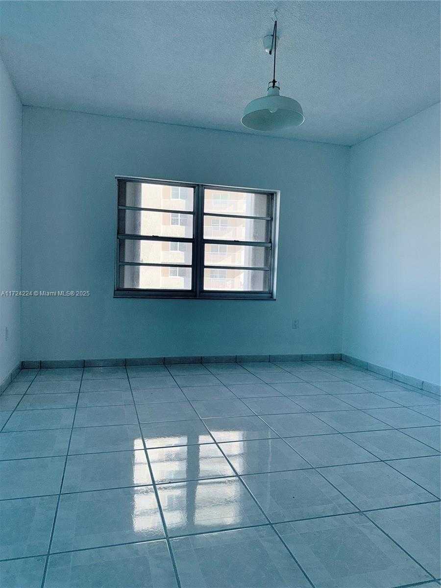 Small Image of 500 BAYVIEW DR #1031, Sunny Isles Beach Number 16