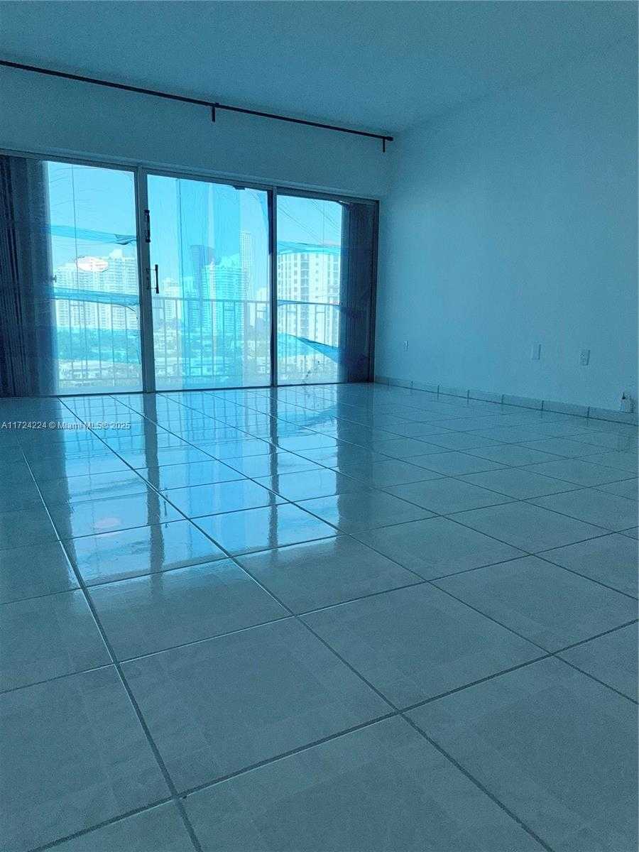 Small Image of 500 BAYVIEW DR #1031, Sunny Isles Beach Number 17