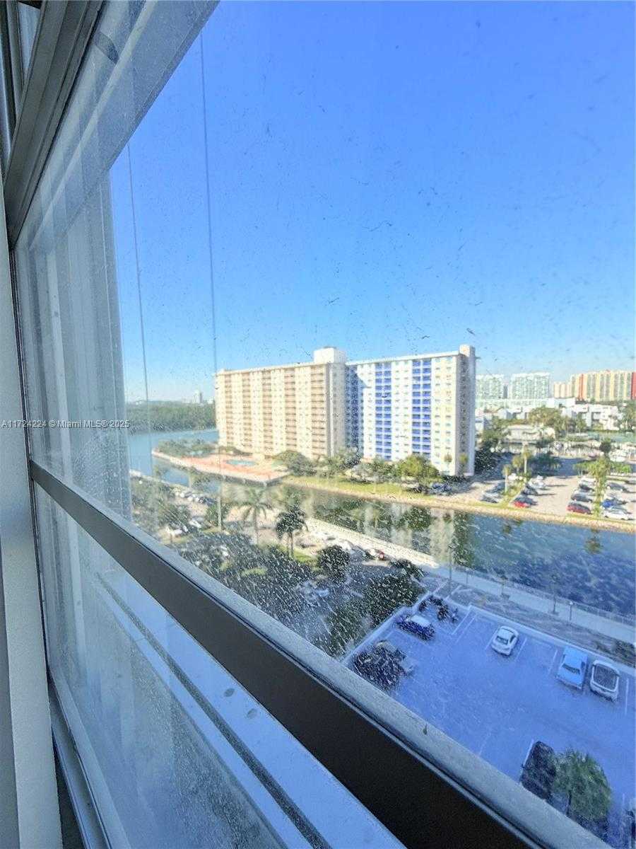 Small Image of 500 BAYVIEW DR #1031, Sunny Isles Beach Number 24