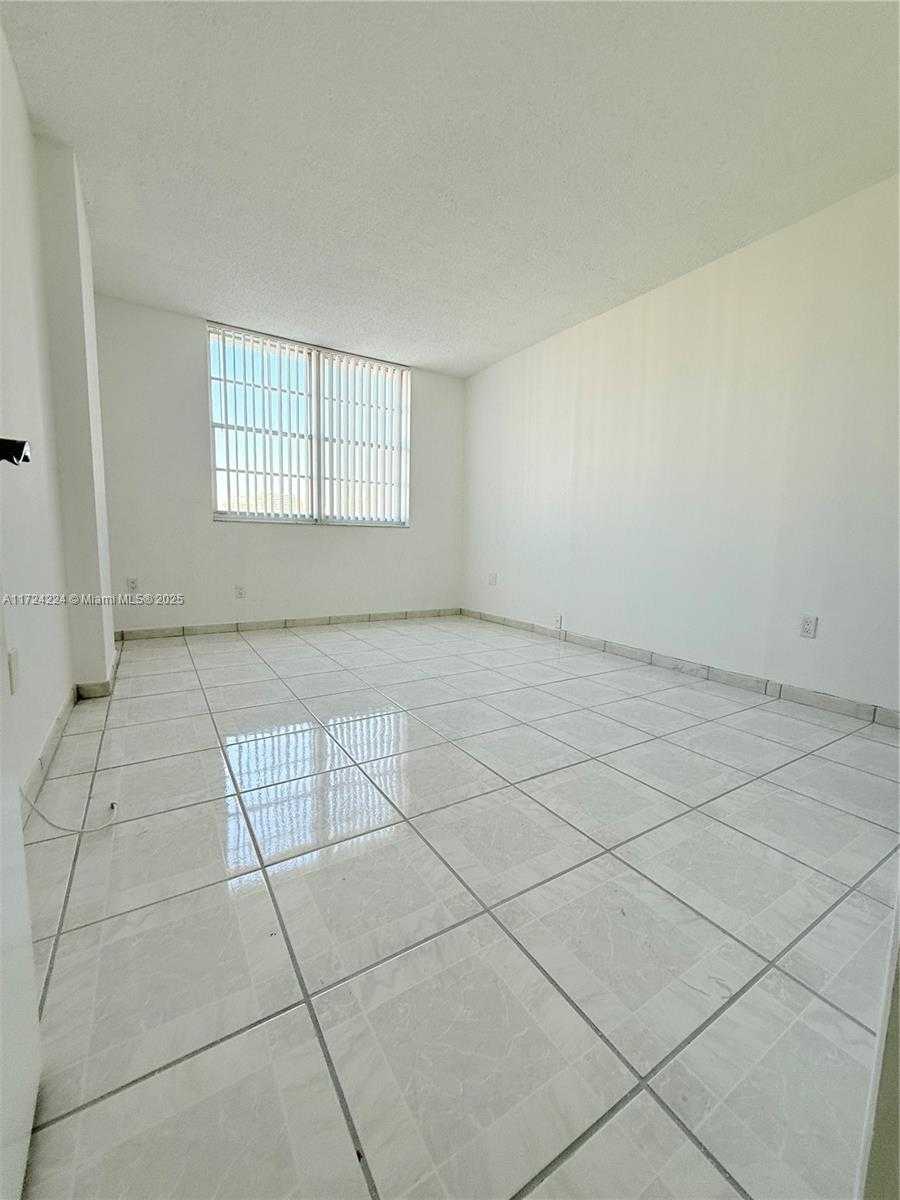 Small Image of 500 BAYVIEW DR #1031, Sunny Isles Beach Number 27