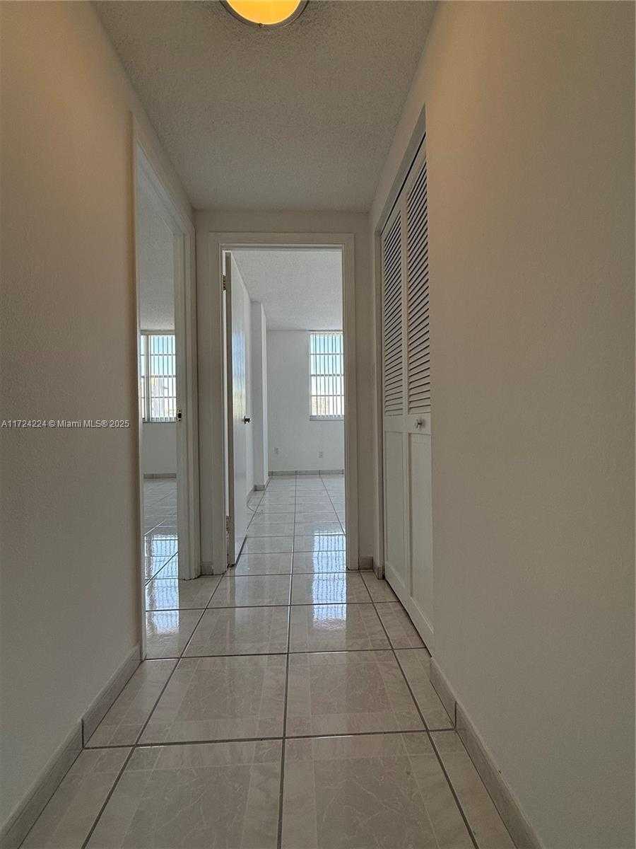 Small Image of 500 BAYVIEW DR #1031, Sunny Isles Beach Number 28