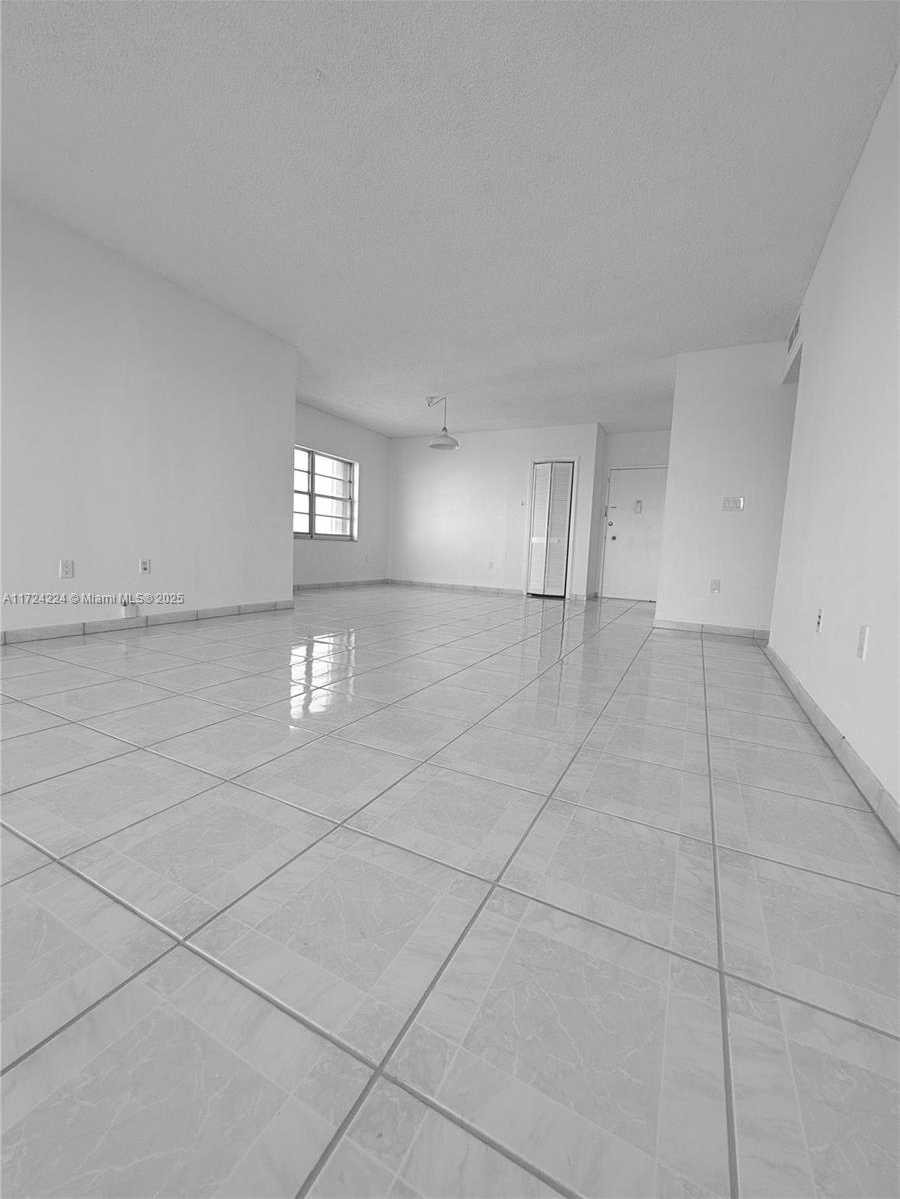 Small Image of 500 BAYVIEW DR #1031, Sunny Isles Beach Number 32