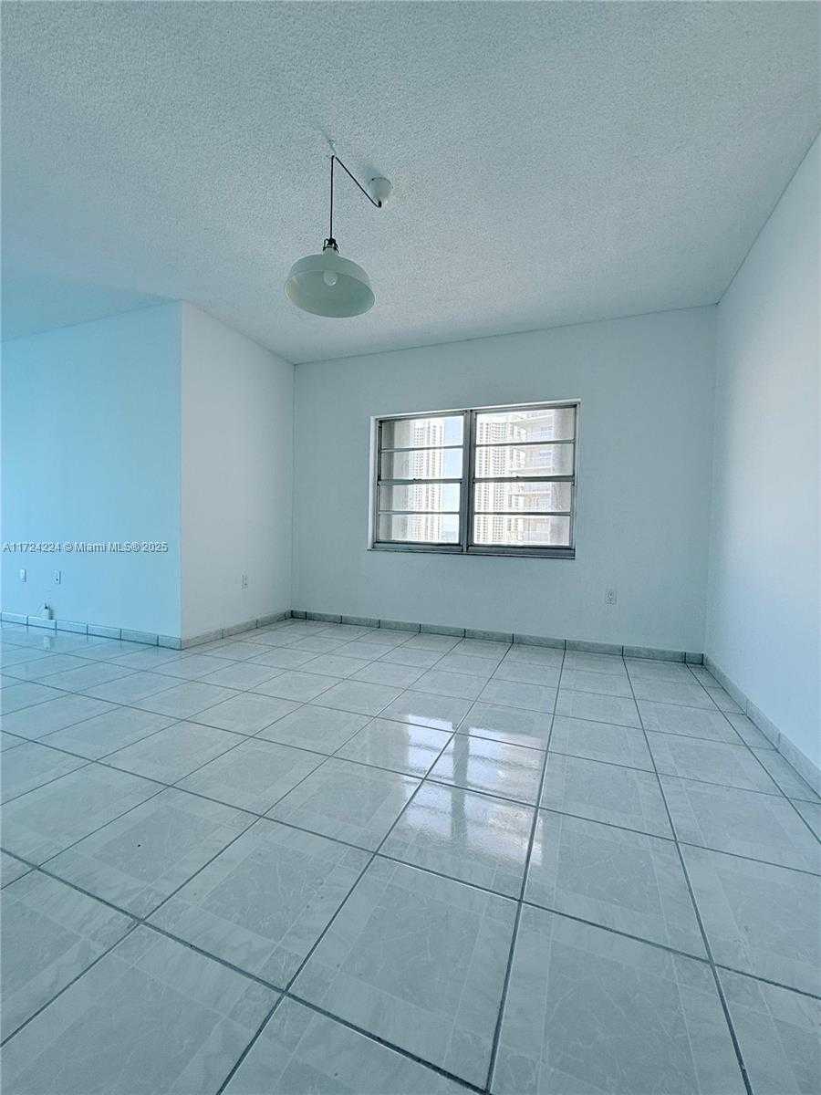 Small Image of 500 BAYVIEW DR #1031, Sunny Isles Beach Number 33