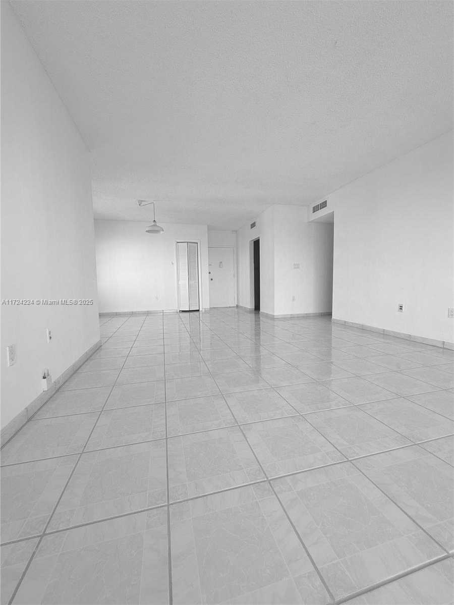 Small Image of 500 BAYVIEW DR #1031, Sunny Isles Beach Number 34