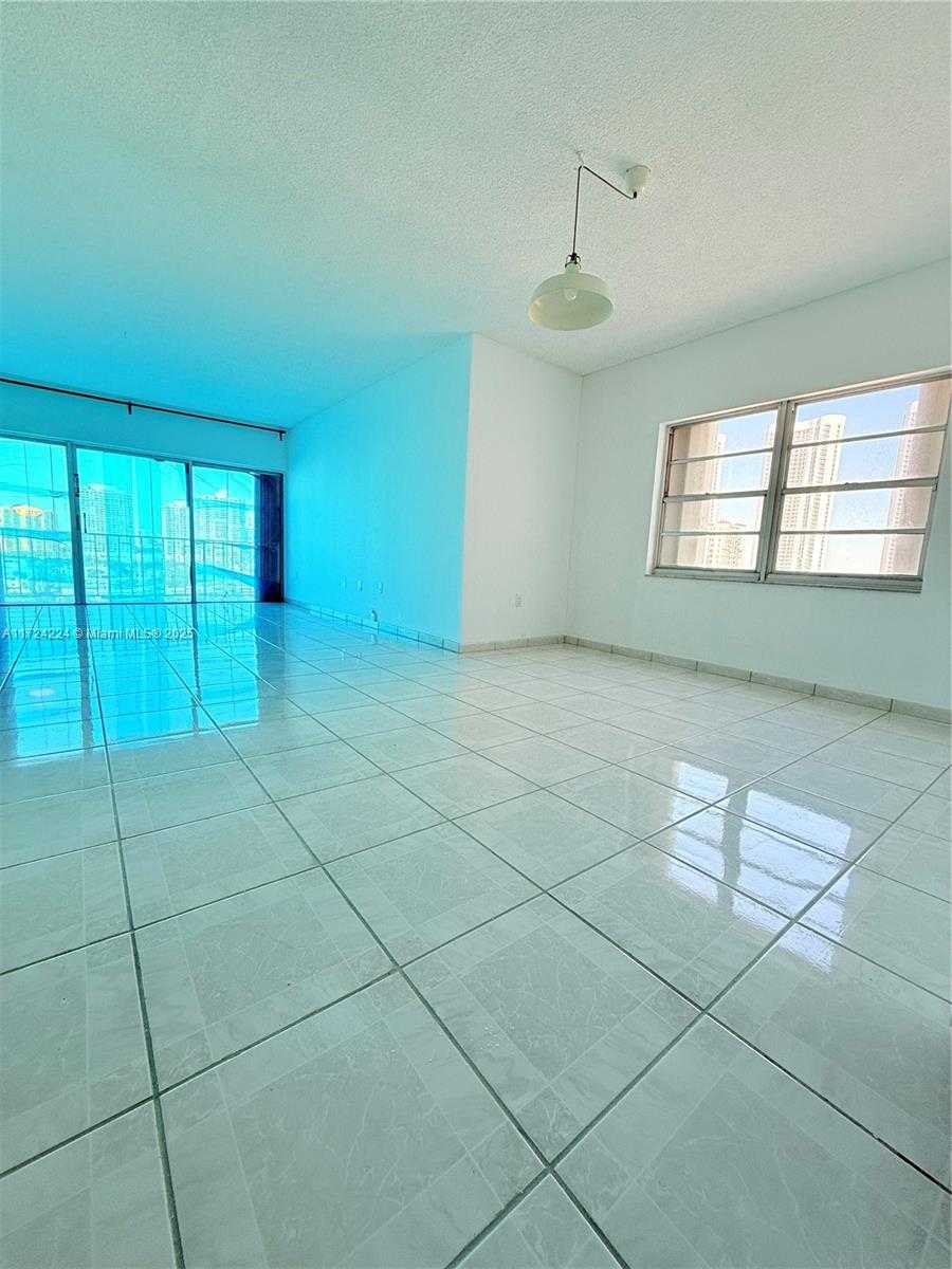 Small Image of 500 BAYVIEW DR #1031, Sunny Isles Beach Number 35