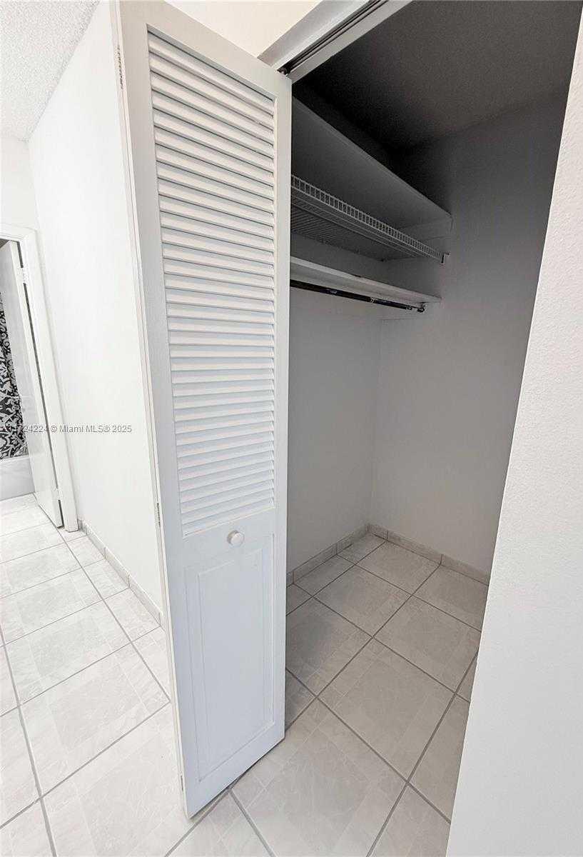 Small Image of 500 BAYVIEW DR #1031, Sunny Isles Beach Number 39